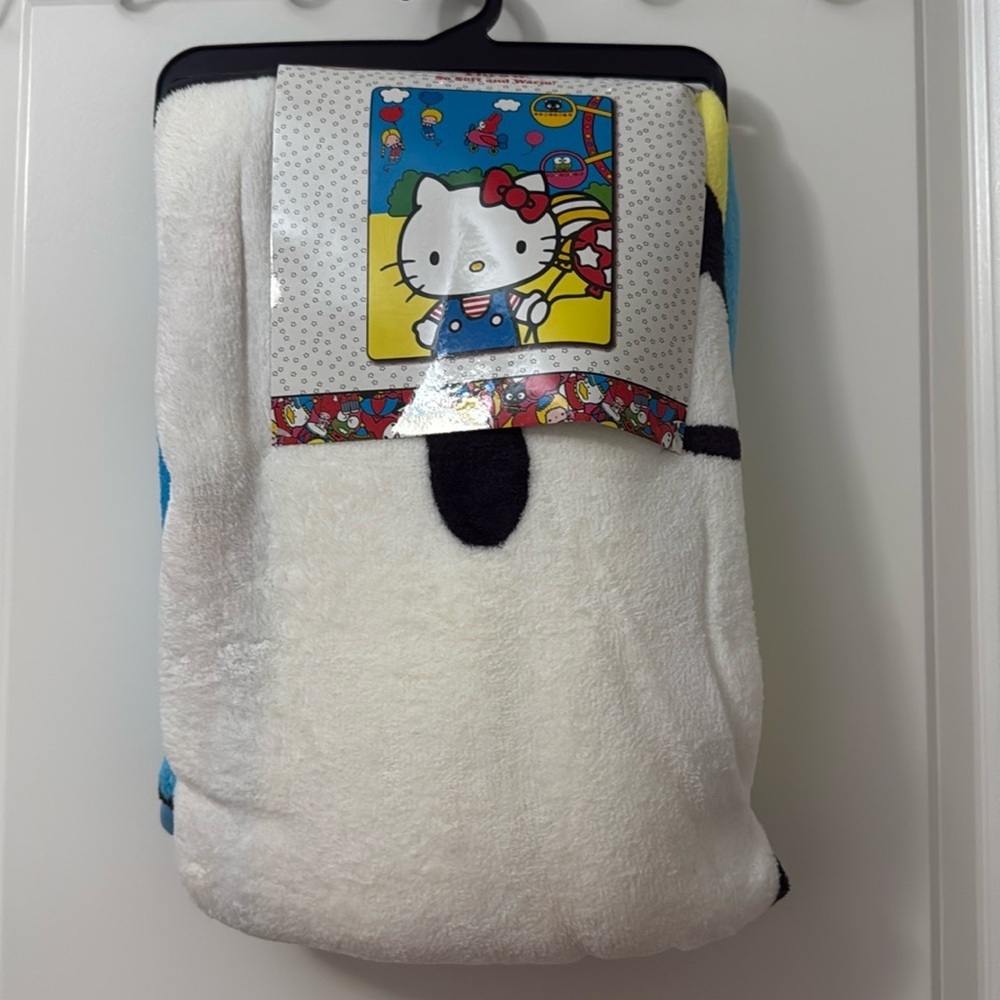New! Vintage‎ Torrid Hello Kitty Friends Carnival Micro Raschel Throw 48X60